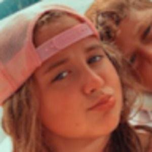 Meet your Posher, Avery